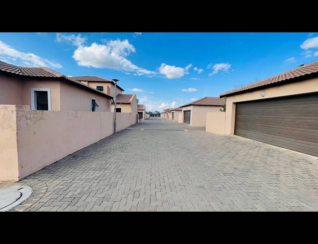 3 BEDROOM TOWNHOUSE FOR SALE IN MONTANA